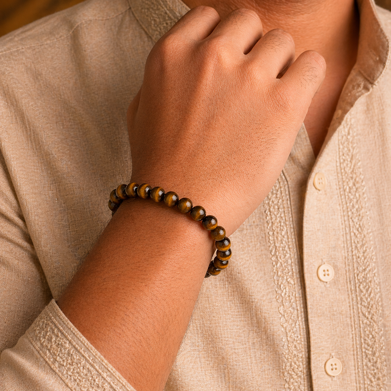 Man wearing a tiger eye bracelet